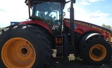 В Україні вперше презентовано трактор VERSATILE 370
