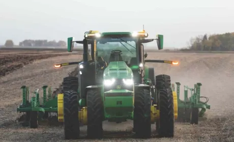 Безпілотні трактори John Deere масово оброблятимуть територію без втручання людини вже цієї осені