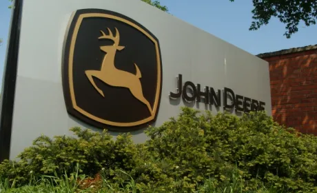 Страйк на заводах John Deere турбує фермерів та постачальників
