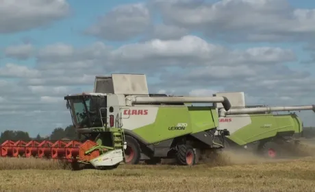 Холдинг «АгроВіста» придбав 7 комбайнів CLAAS LEXION 670 та 4 трактори AXION 930