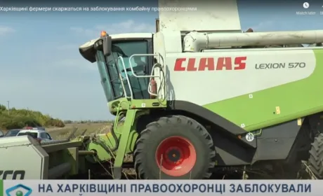 Правоохоронці заблокували на полі комбайн, який збирав соняшник