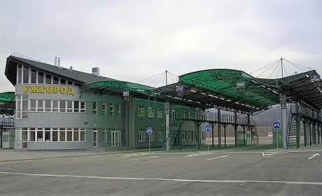 Кількість вантажівок в черзі на словацькому кордоні зменшилась