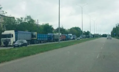 Крадене зерно росія вивозить на крадених машинах