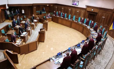 У КСУ заявили про зрив засідання щодо «земельних» статей Конституції