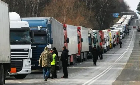 Латвія закликала Польщу вирішити проблему з блокуванням польсько-українського кордону