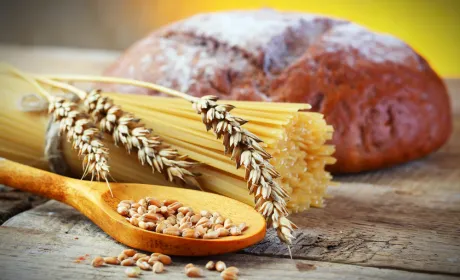Чому українці скуповують макарони й чорний хліб?