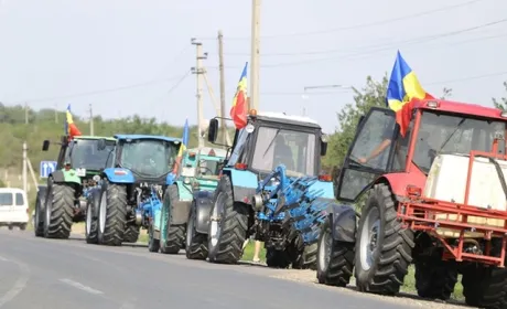 У Молдові фермери вивели на траси сільгосптехніку, вимагаючи допомоги