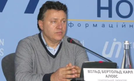 Німецький фермер задля захисту врожаю від рейдерів та поліції разом із селянами починають пішу ходу на Банкову