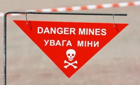 На Херсонщині на вибухівці, залишеній російськими окупантами, підірвався трактор