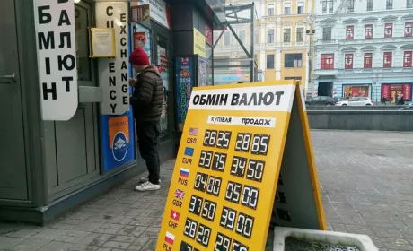 Банкіри прогнозують сезонне послаблення гривні у вересні