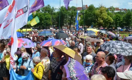 Біля Полтавської ОДА протестували проти впровадження ринку землі