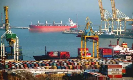 До квітня портові збори повинні бути знижені, - В. Омелян