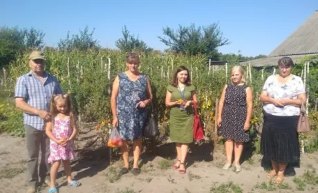 Сім’я із Ратнівщини розповіла, як почала заробляти на овочах