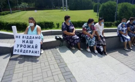 Рейдери виграли суд: селяни з Рівненщини залишились без урожаю