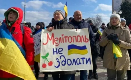 Окупанти крадуть зерно та погрожують місцевим — що відбувається на тимчасово окупованій Мелітопольщині