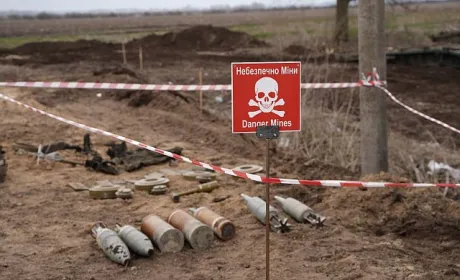 Відновлення міст, сільського господарства та розмінування: про що говорили в Гаазі