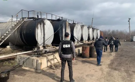 На Кіровоградщині СБУ викрила підпільне виробництво фальсифікованого пального, яке збували аграріям