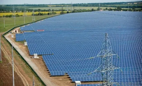 Китайська CNBM придбала 10 найбільших сонячних станцій України