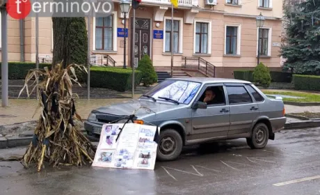 Новорічна ніч в авто під прокуратурою: фермер із Хмельниччини зробив «подарунок» правоохоронцям