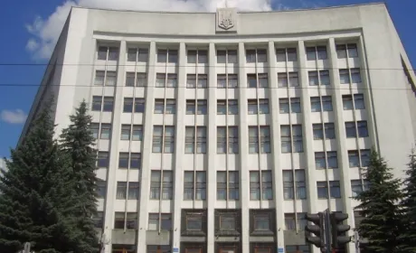 Сонячні батареї на даху ОДА – Тернопіль бореться за незалежність