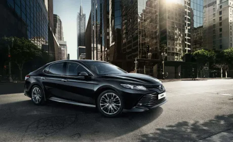 Держгеокадастр купив Toyota Camry у найдорожчій комплектації