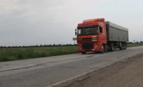 Уряд пропонує запровадити плату за проїзд вантажівок дорогами державного значення
