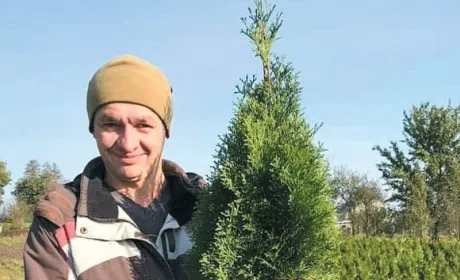 Вчорашній десантник вирощує овочі, зелень та хвойні
