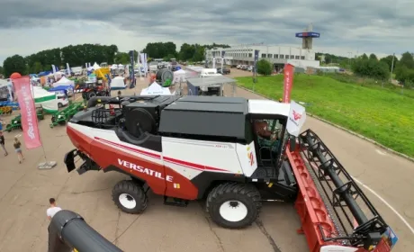 Потужні комбайни VERSATILE представили на виставці AGROSHOW