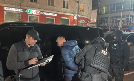 Директор держпідприємства НААН вимагав 50 тис. доларів США від землевласника