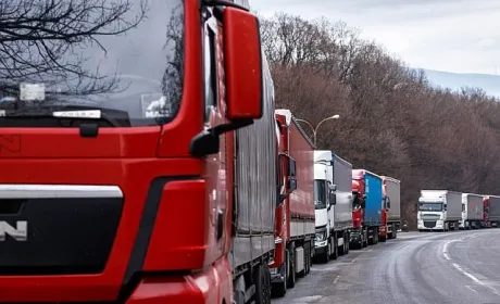 На польському кордоні залишаються заблокованими близько 2600 вантажівок