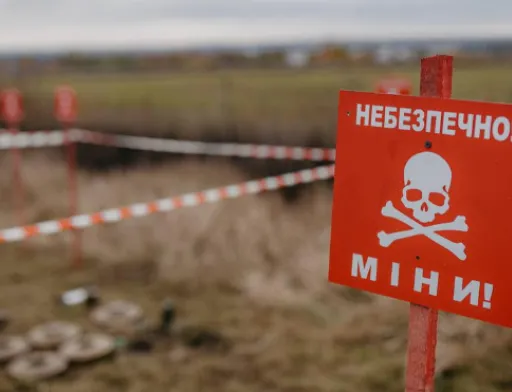 Центр гуманітарного розмінування підписав перші угоди на очищення земель Держзембанку та одноосібників