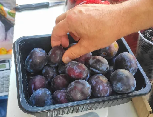 Ціни на сливи різко знизились