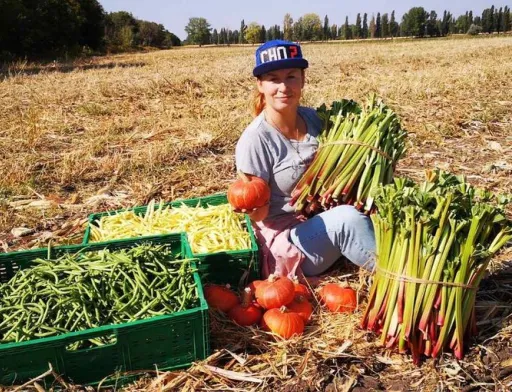 Юлія Ворощук з продукцією власної органічної ферми