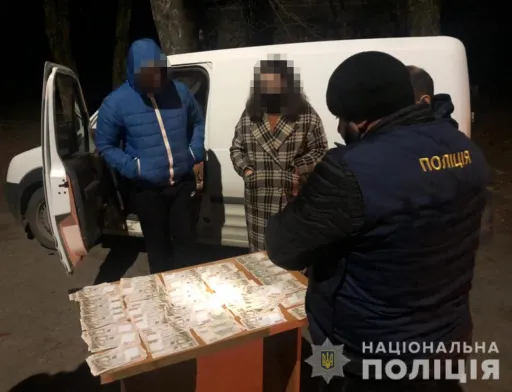 Поліцейські викрили посадовця селекційної станції в отриманні хабаря за продаж овочів