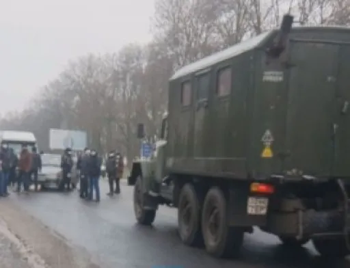Працівники підприємства у Чорткові, де дуже багато «мишей», перекрили міжнародну трасу