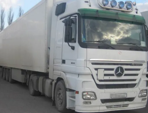 В Україну намагались ввезти овочі з Узбекистану на вантажівках з фальшивими номерами