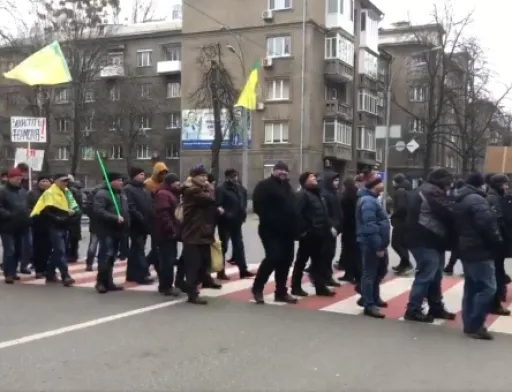 У Києві учасники акції протесту проти закону про ринок землі перекрили рух на кількох центральних вулицях