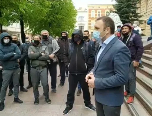 Підприємці продуктових ринків знову вийшли на протест біля Чернівецької ОДА