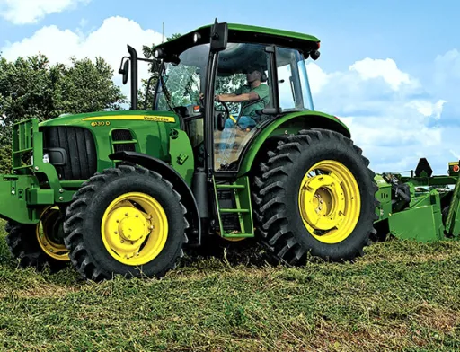 Ліцензійна угода John Deere, яка стала обов'язковою до підписання з жовтня минулого року, вводить заборону на майже весь ремонт і модифікацію сільгоспобладнання. Крім того, вона забороняє фермерам подавати в суд на виробника