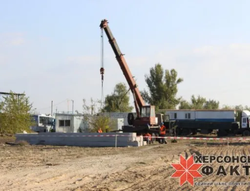 Тривалі підготовчі роботи пов'язані з тим, що попередній власник елеватора вивозить за ціною металобрухту все старе обладнання