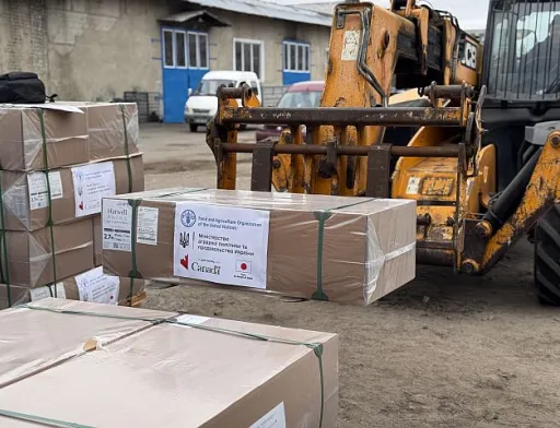Фермери з прифронтових територій отримали перші рукави для зберігання зерна