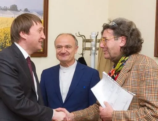 Французькому виноробу Крістофу Лакарену відшкодують вартість знищених виноградників