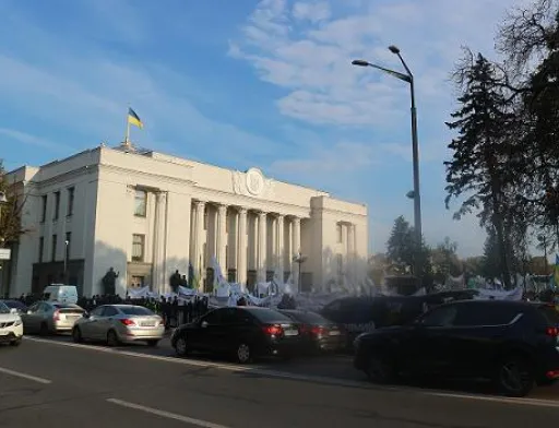 Під Радою пройшла попереджувальна акція проти урядового законопроекту про обіг землі
