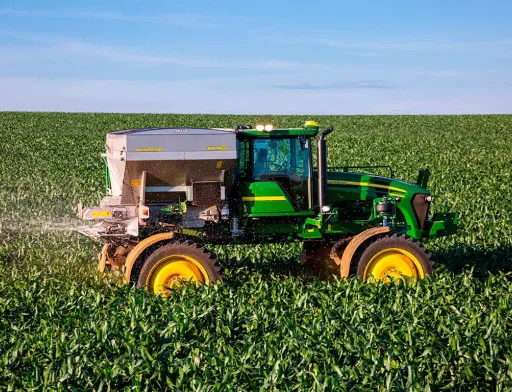 John Deere виведе на ринок СНД самохідний розкидач міндобрив