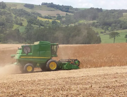 John Deere представила новий зернозбиральний комбайн S400