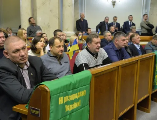 Навколо гектарів продовжують ламати списи, — позиція опозиції