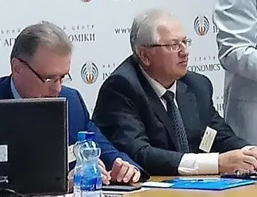 Розвиток форм організації господарської діяльності на селі має відбуватися на засадах багатоукладності з пріоритетами сімейного фермерства та сільськогосподарської обслуговуючої кооперації – Юрій Лупенко