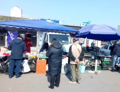 Страждають мільйони людей: мер Львова закликав відновити роботу продуктових ринків