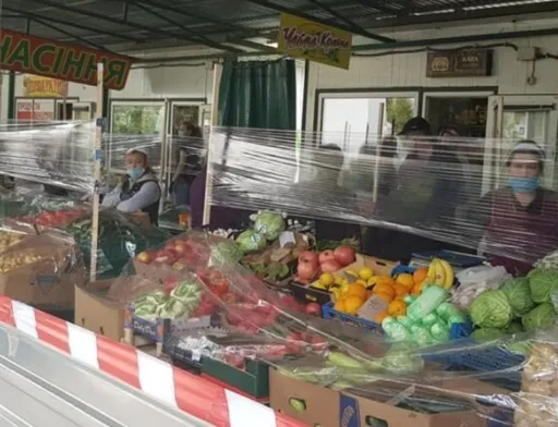 У Львові продовольчі ринки вийшли з карантину й одразу – результат