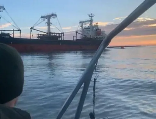 В Чорному морі на російській міні підірвалось цивільне судно